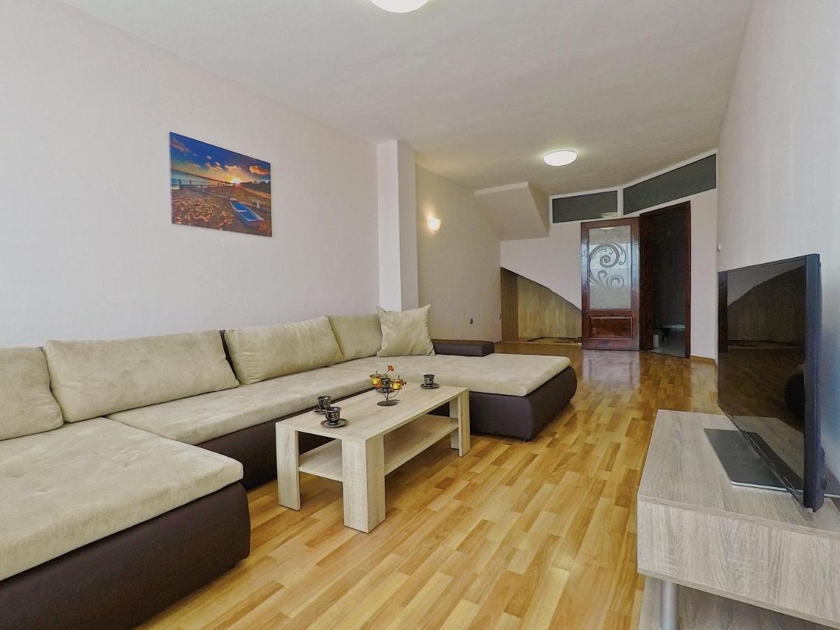 Spacious And Bright Maisonette Varna Center Buitenkant foto