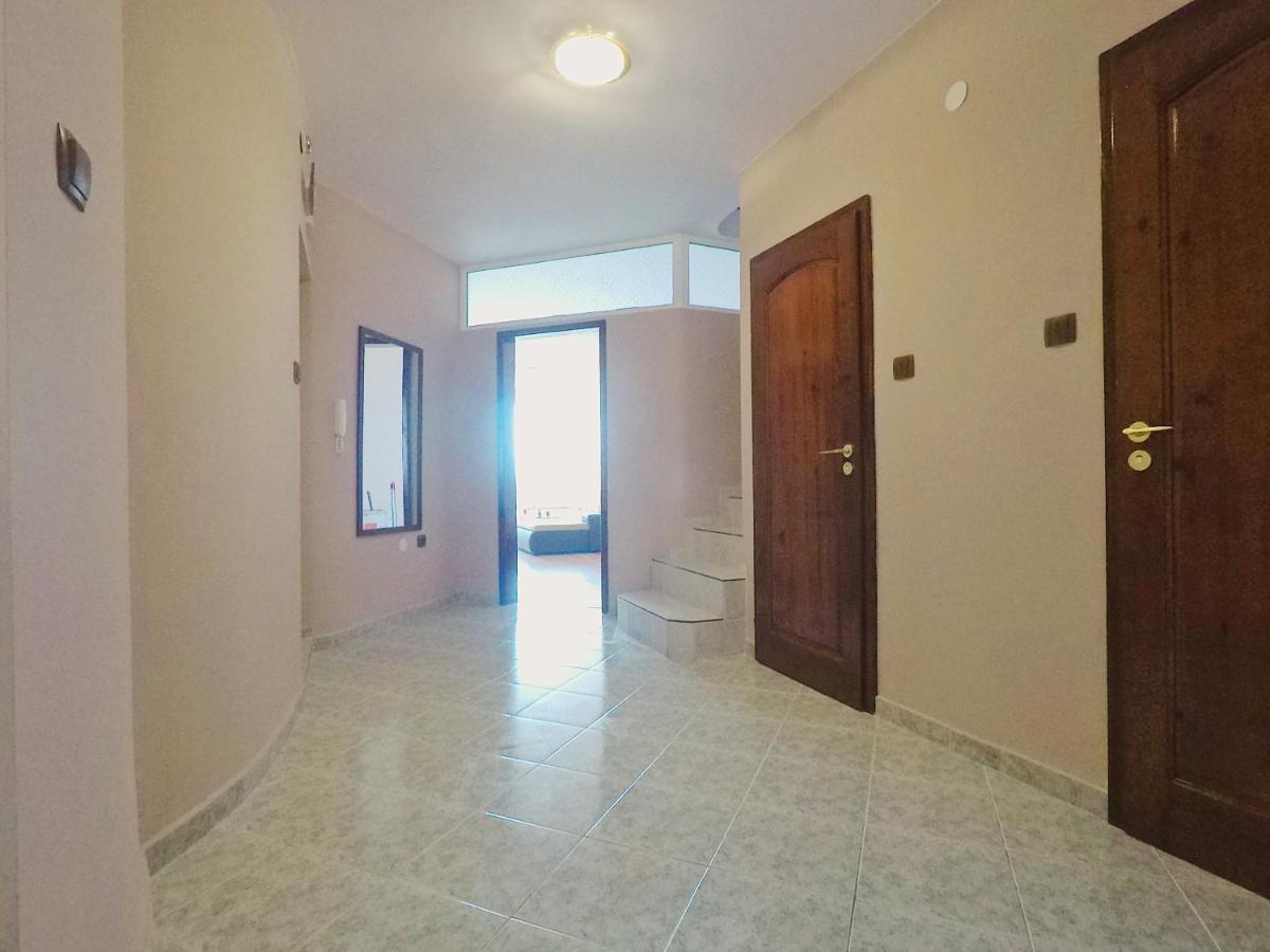 Spacious And Bright Maisonette Varna Center Buitenkant foto