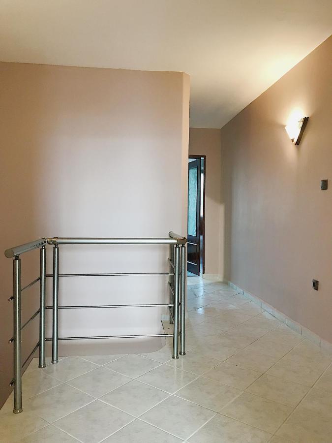 Spacious And Bright Maisonette Varna Center Buitenkant foto