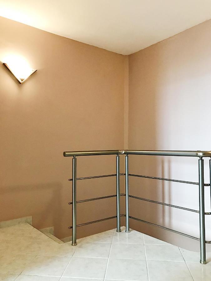Spacious And Bright Maisonette Varna Center Buitenkant foto